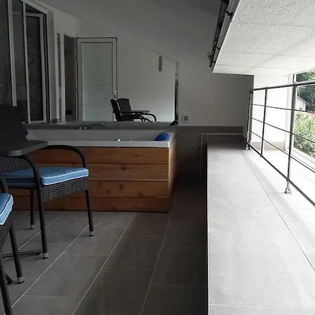 Luxury Five Star In Old Marina Apartman